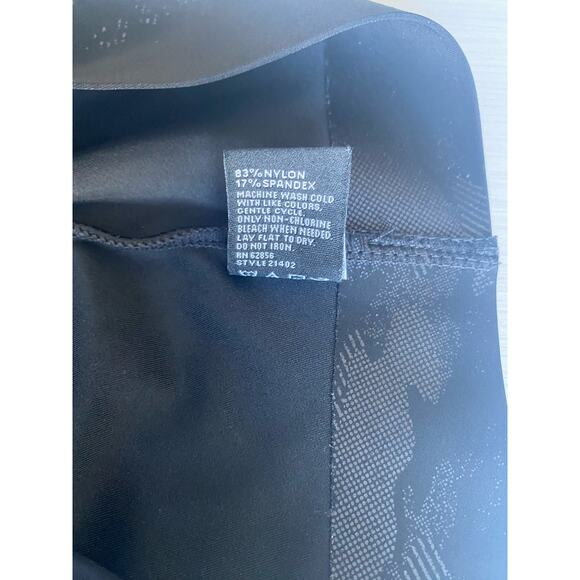 HUE HIGHRISE WEIGHTLESS CAMO PRINT LEGGINGS BLACK SIZE SMALL NWOT - Picture 6 of 7